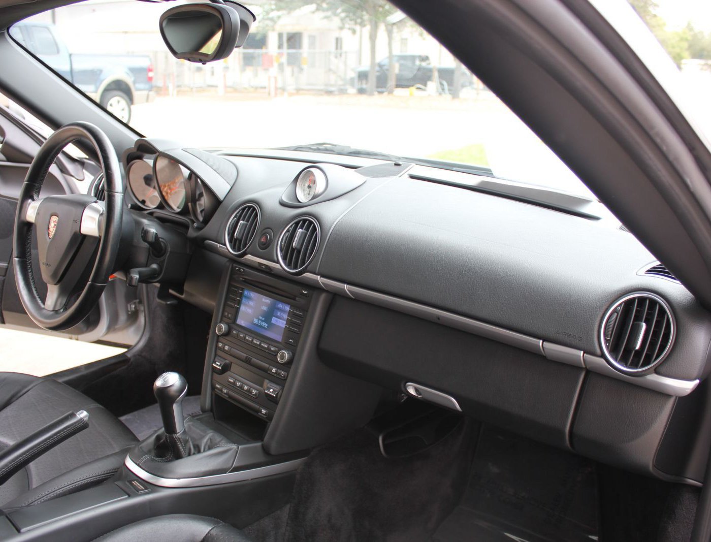 Sample picture of the interior of a 2012 Porsche Boxter Spider